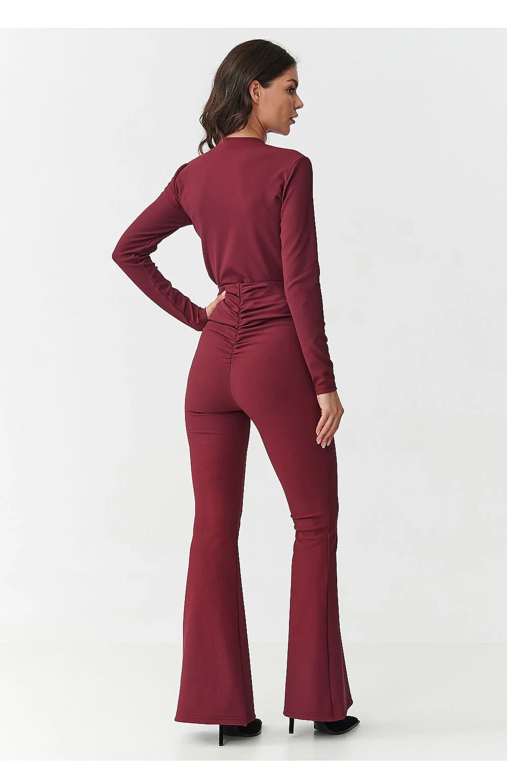 ensemble féminin élégant confortable côtelé stretch chemisier ajusté manches longues pantalon taille haute jambes évasées plissée bordeaux noir