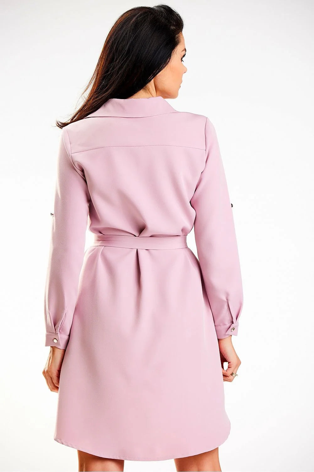 Robe chemise femme élégante manches longues rose pâle ceinture assortie coupe évasée longueur genou asymétrie