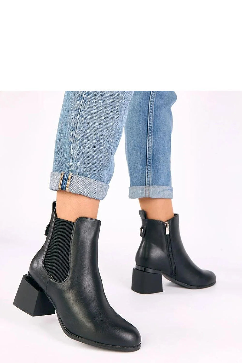 bottines chelsea noires cuir artificiel lisse empiècements élastiques latéraux fermeture éclair bout arrondi talon bloc stable sixcentimetres tige onzecentimetres isolante