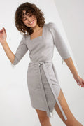 Robe de soirée élégante coupe asymétrique manches 3/4 franges ceinture à nouer gris clair femme événement formel