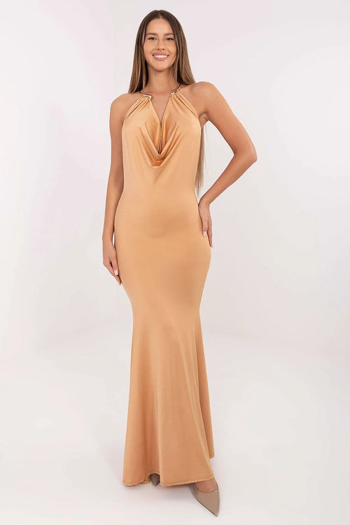 robe longue soirée halter satin camel sirène moulante bas évasé sol col bénitier drapé anneau métallique élégante extensible