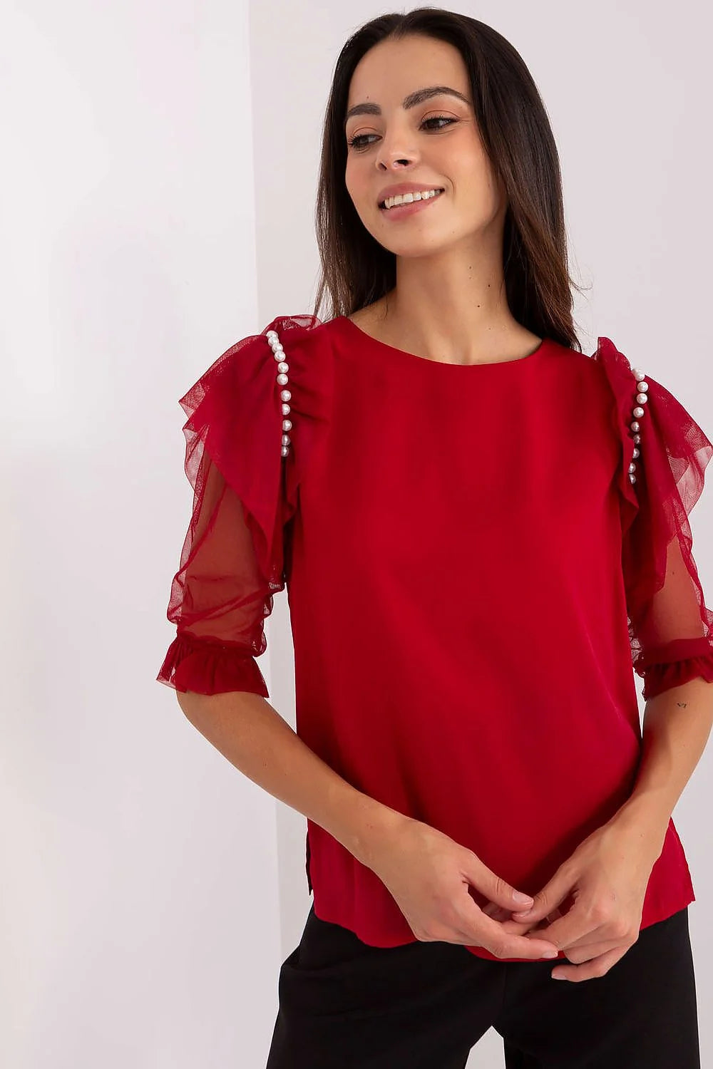 blouse femme bordeaux col rond coupe droite crêpe fluide manches trois quarts tulle volants perles nacrées épaules élégant