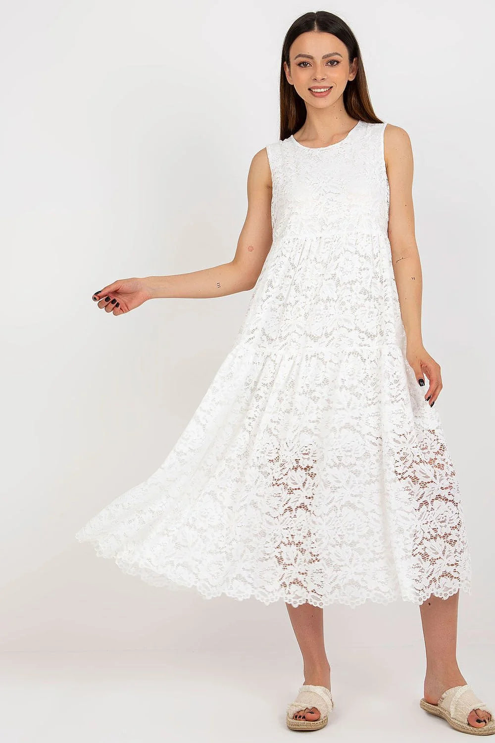 robe dentelle blanche longue sans manches évasée mi mollet encolure ronde élégante doublure intérieure ourlet festonné taille ajustable bohème chic