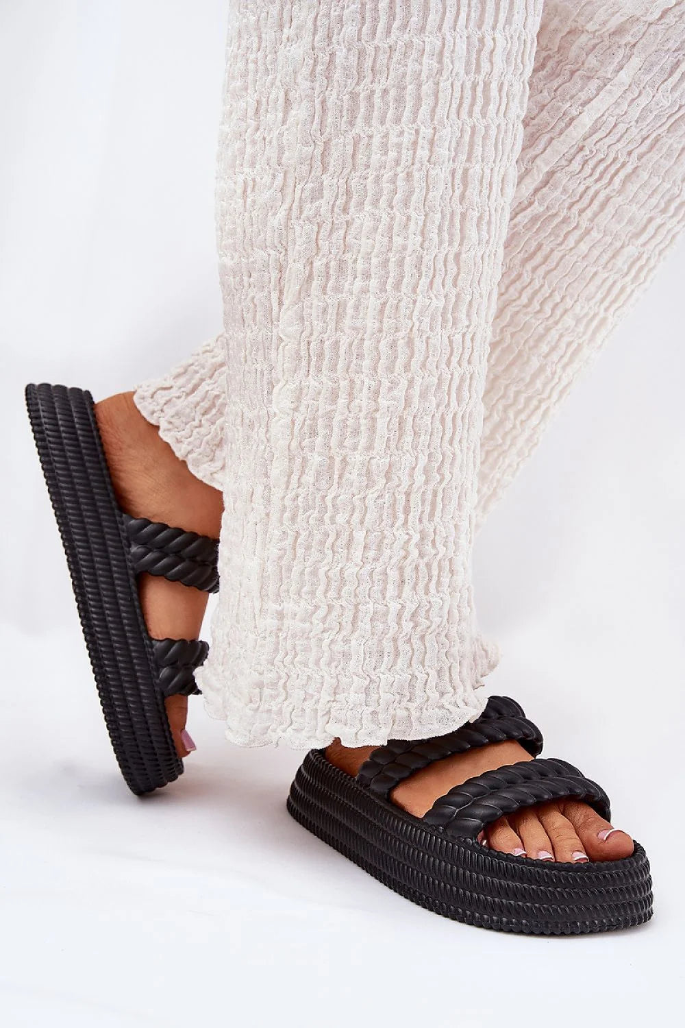 Sandales pour femmes style moderne audacieux semelle épaisse noire brides corde ouvertureorteils