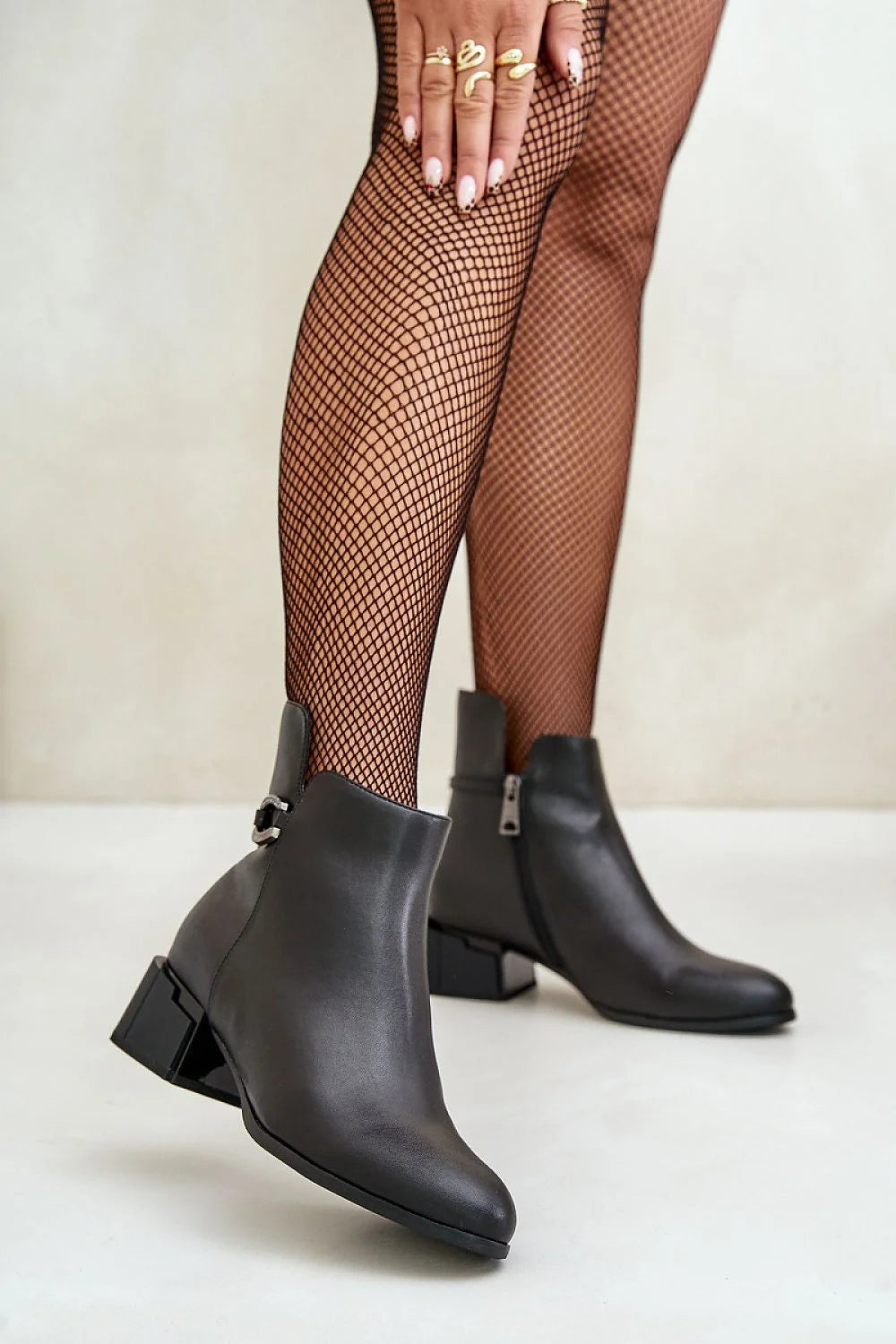 Bottes à talons Step in style élégantes Vinceza cuir naturel tige 14.5cm sangle décorative bout arrondi talon carré noir femmes