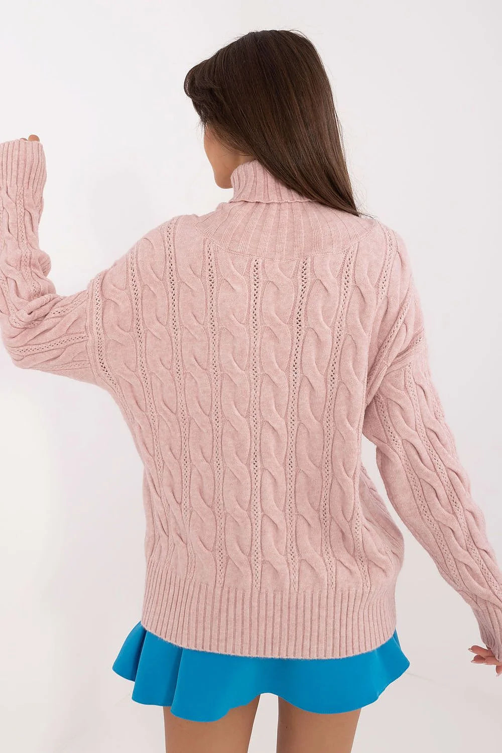 Pull à col roulé pour femme en tricot doux, style oversize, motif torsadé, couleur rose pâle, manches longues, finitions côtelées, confort maximal, mode hiver
