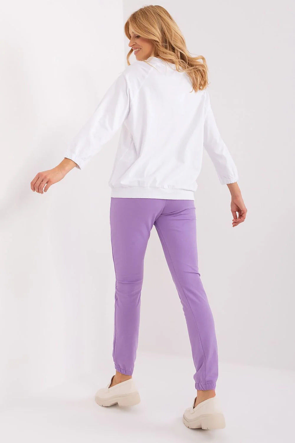 Ensemble de détente pour femmes, sweatshirt blanc ourson, joggers lavande, coton élasthanne, confort moderne