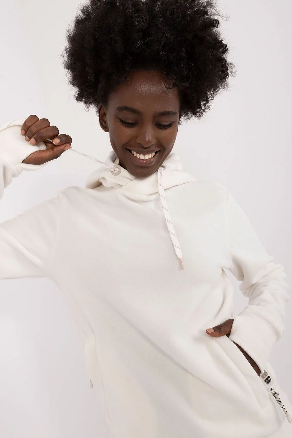 Sweatshirt à capuche pour femme style moderne couleur blanche matériau doux confort maximal polyvalent mode casual
