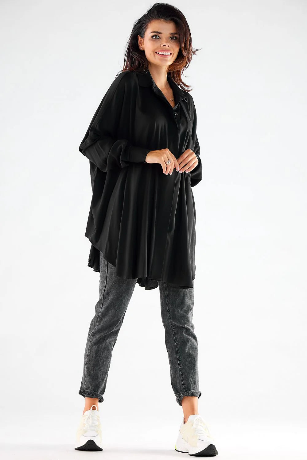 chemise femme oversize manches longues tissu fluide blanc pur coupe ample col structuré poignets larges dissimulés