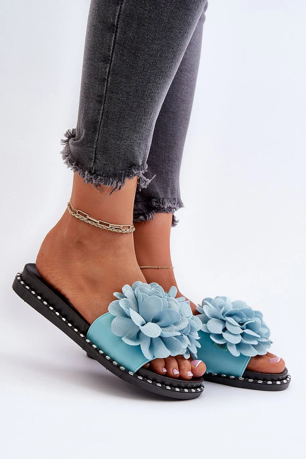 Sandales pour femmes style moderne été clous métalliques semelle plate tissu fleuri couleur bleu pâle respirabilité