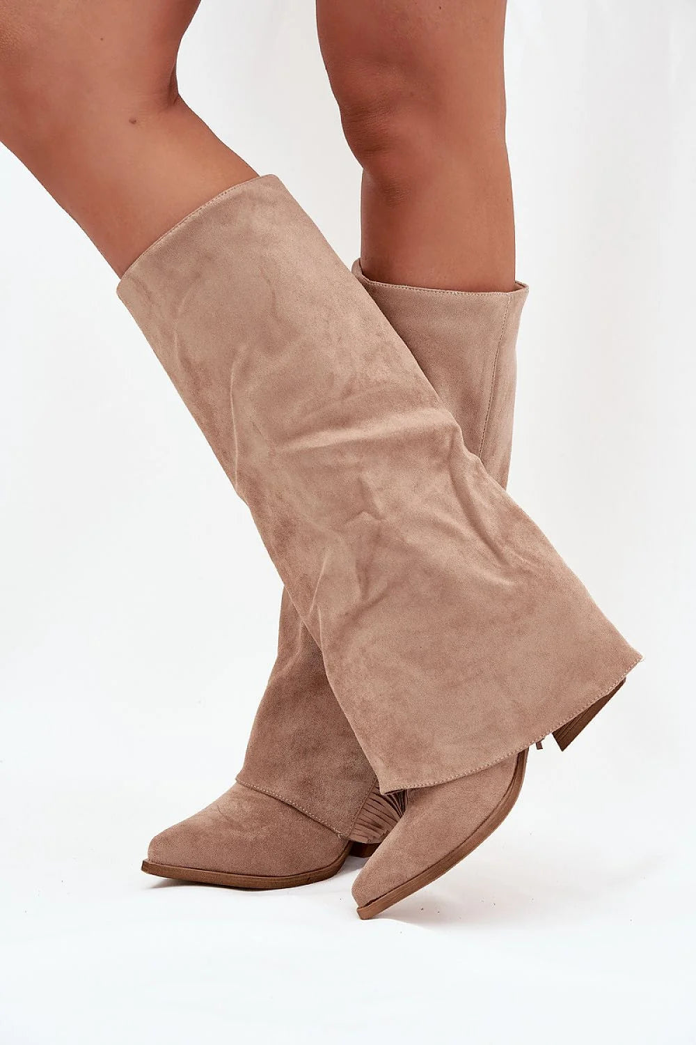 bottes cavalières femme suède écologique talon carré bout pointu franges bohème tige large souple haute daim taupe western