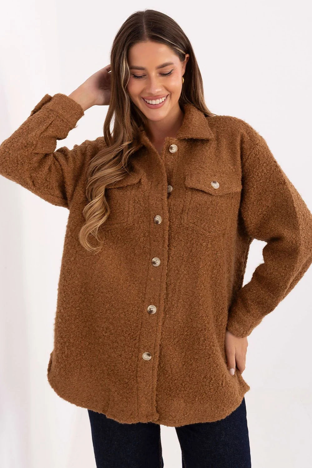 chemise bouclée femme oversize teddy cognac shacket col classique boutonnée poches rabat polaire épaisse manches longues poignets boutonnés décontractée chaude