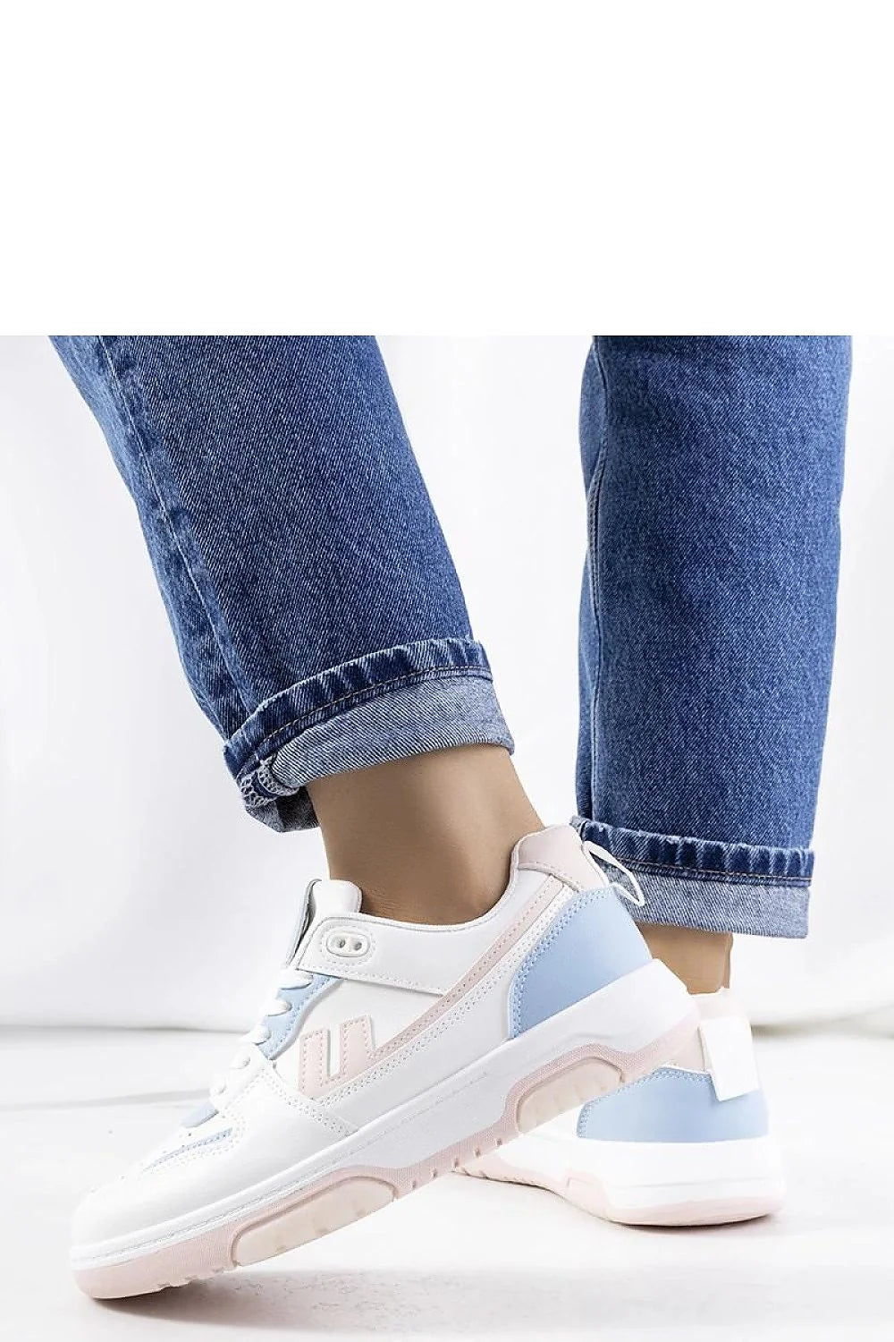 Baskets femmes blanches design contemporain cuir synthétique textile confort style casual sportif été lacet métallique perforations ventilation amorti adhérence
