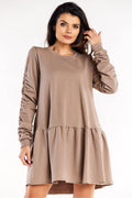 Robe de jour moderne Infinite You ample manches longues encolure ronde ourlet volanté coton élasthanne taupe femme