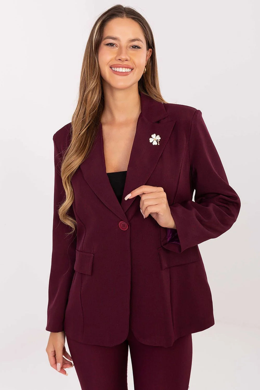 veste blazer femme tailleur bordeaux col cranté boutonnage simple poches rabat manches longues coupe droite oversize tissu structuré