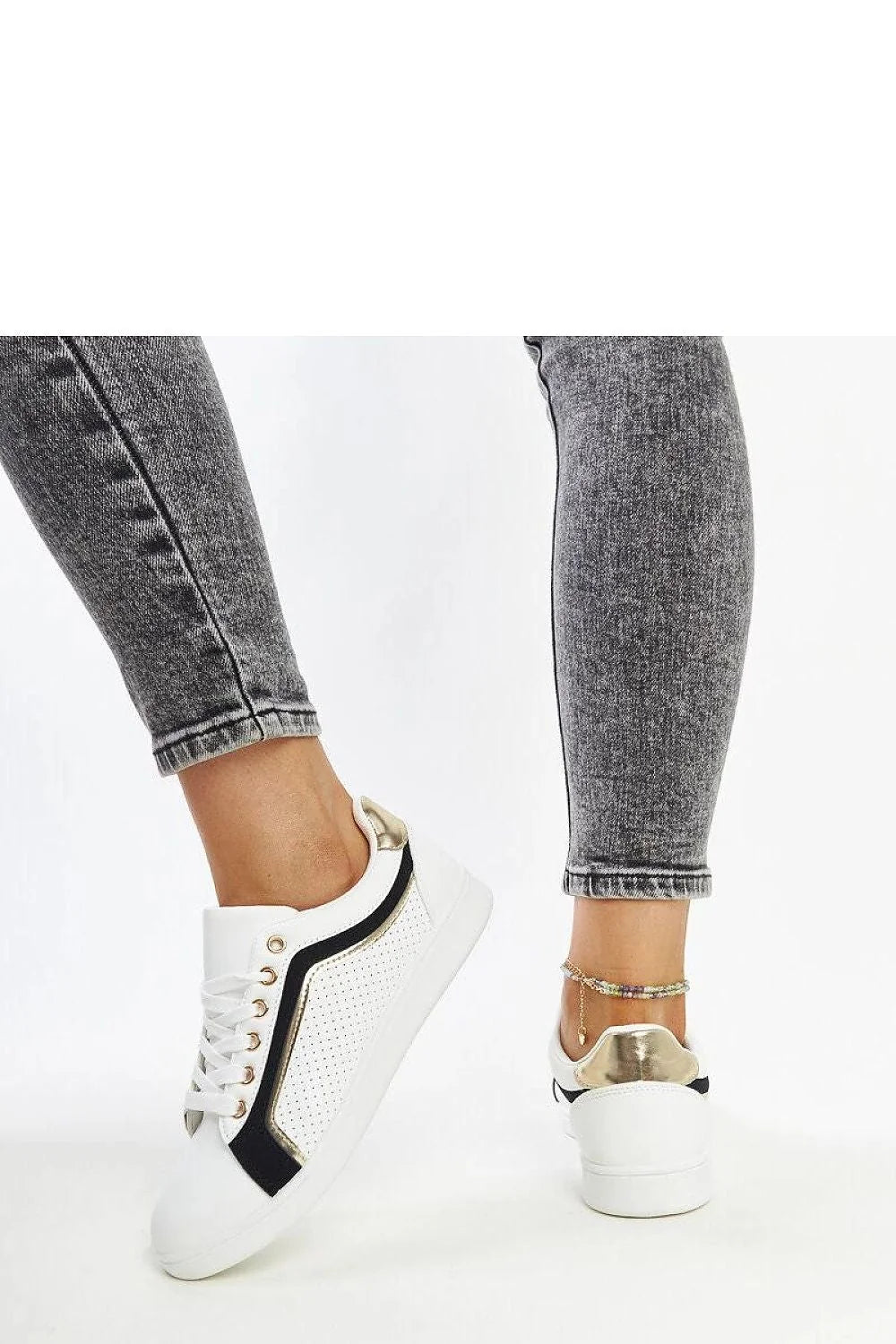 Baskets mode femme blanches noires dorées plateforme coupe basse cuir synthétique respirant confort durable