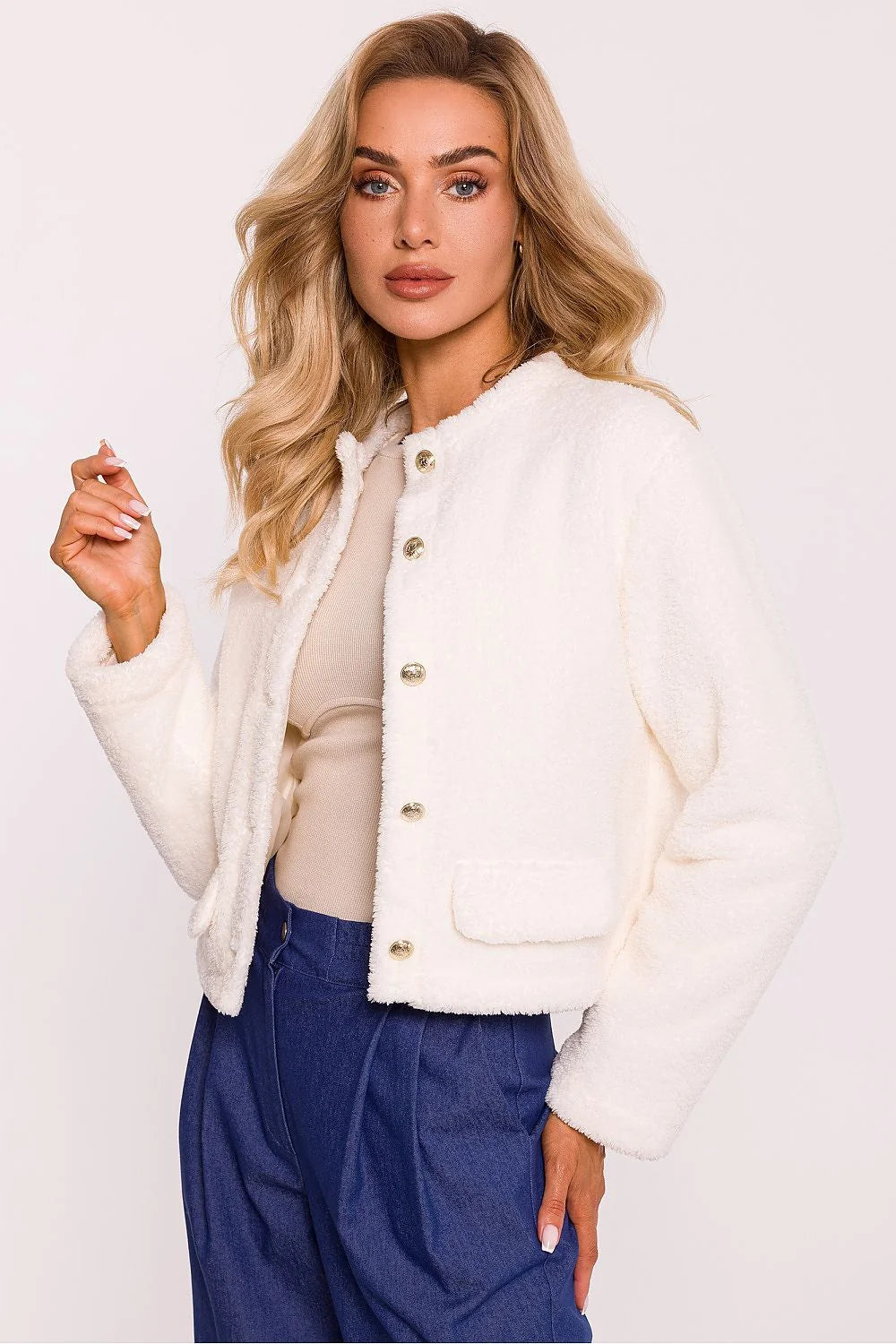 sweatshirt peluche court droit femme élégant boutons dorés doublure discrète polyester fabriqué Pologne blanc pur manches longues boxy cocooning