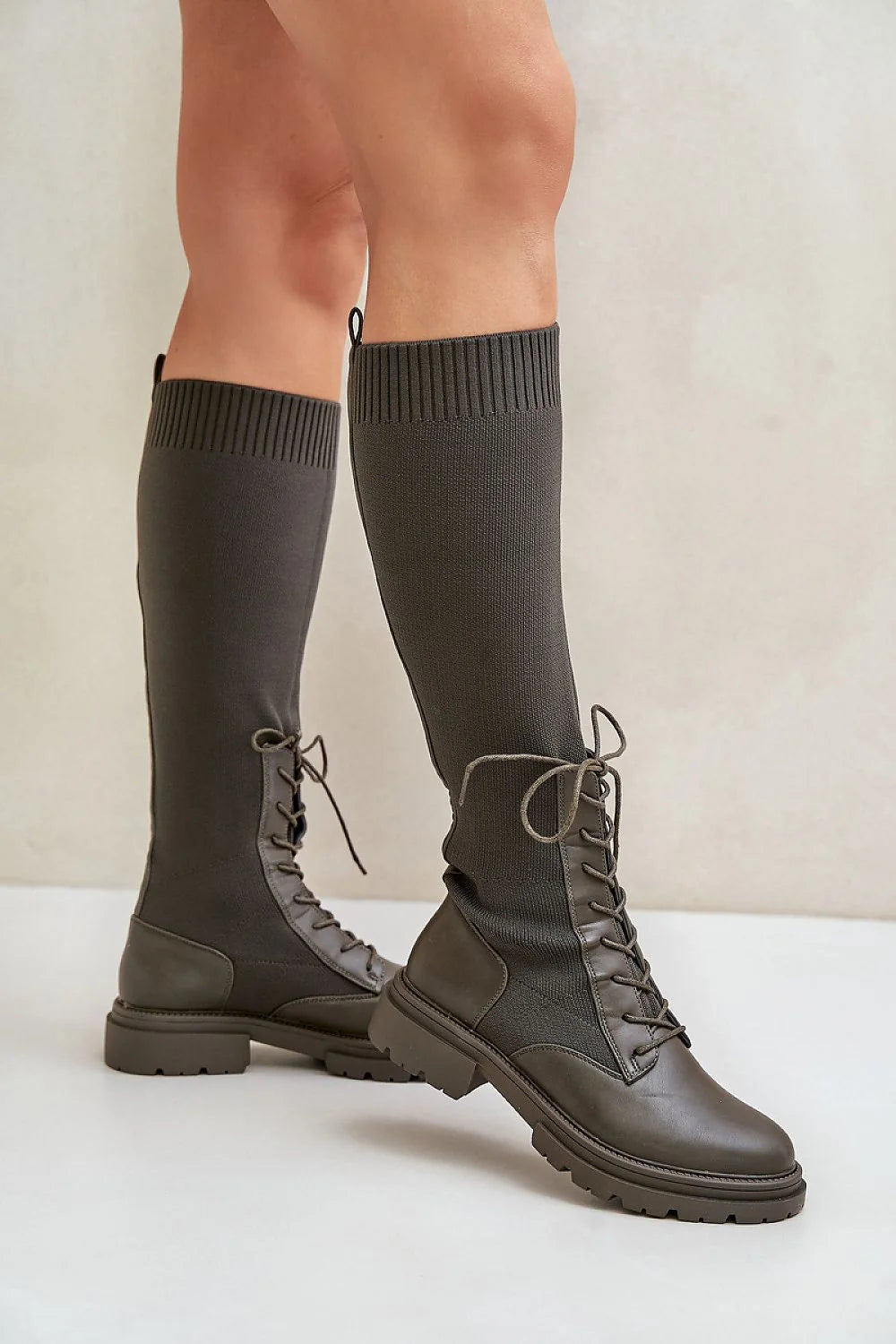 bottes cuissardes femme kaki cuir écologique textile maille élastique lacets bout rond doublure peluche semelle crantée antidérapante