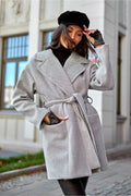 Manteau femme élégance coupe croisée col à revers ceinture à nouer rayures fines matière mixte laine acrylique Pologne