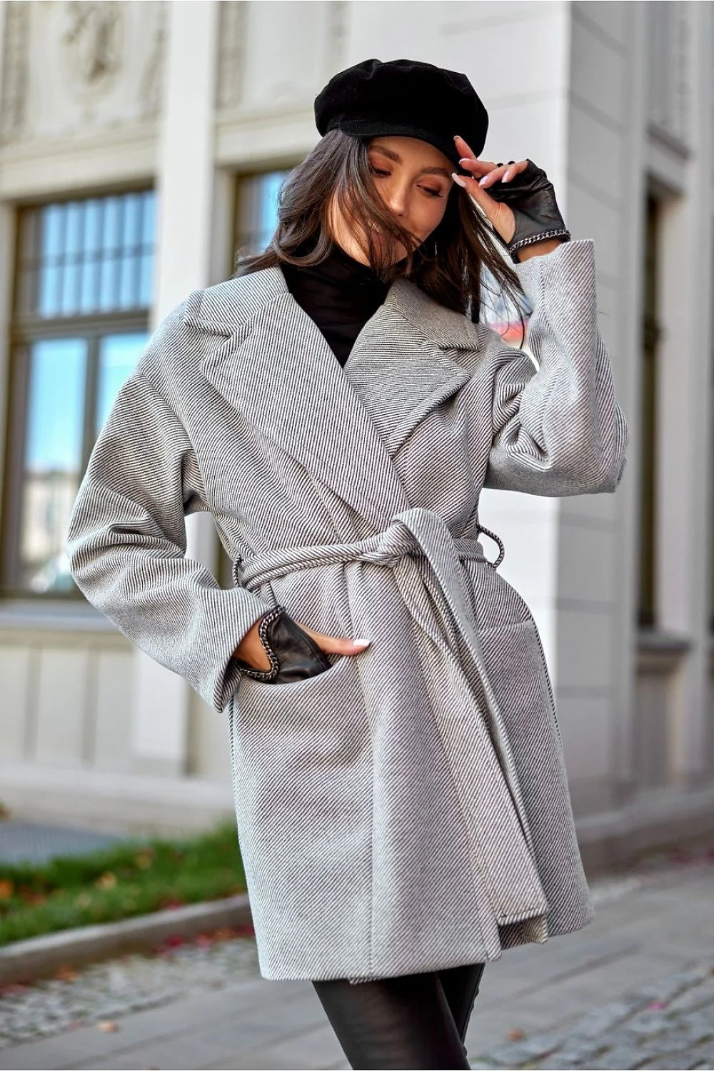 Manteau femme élégance coupe croisée col à revers ceinture à nouer rayures fines matière mixte laine acrylique Pologne