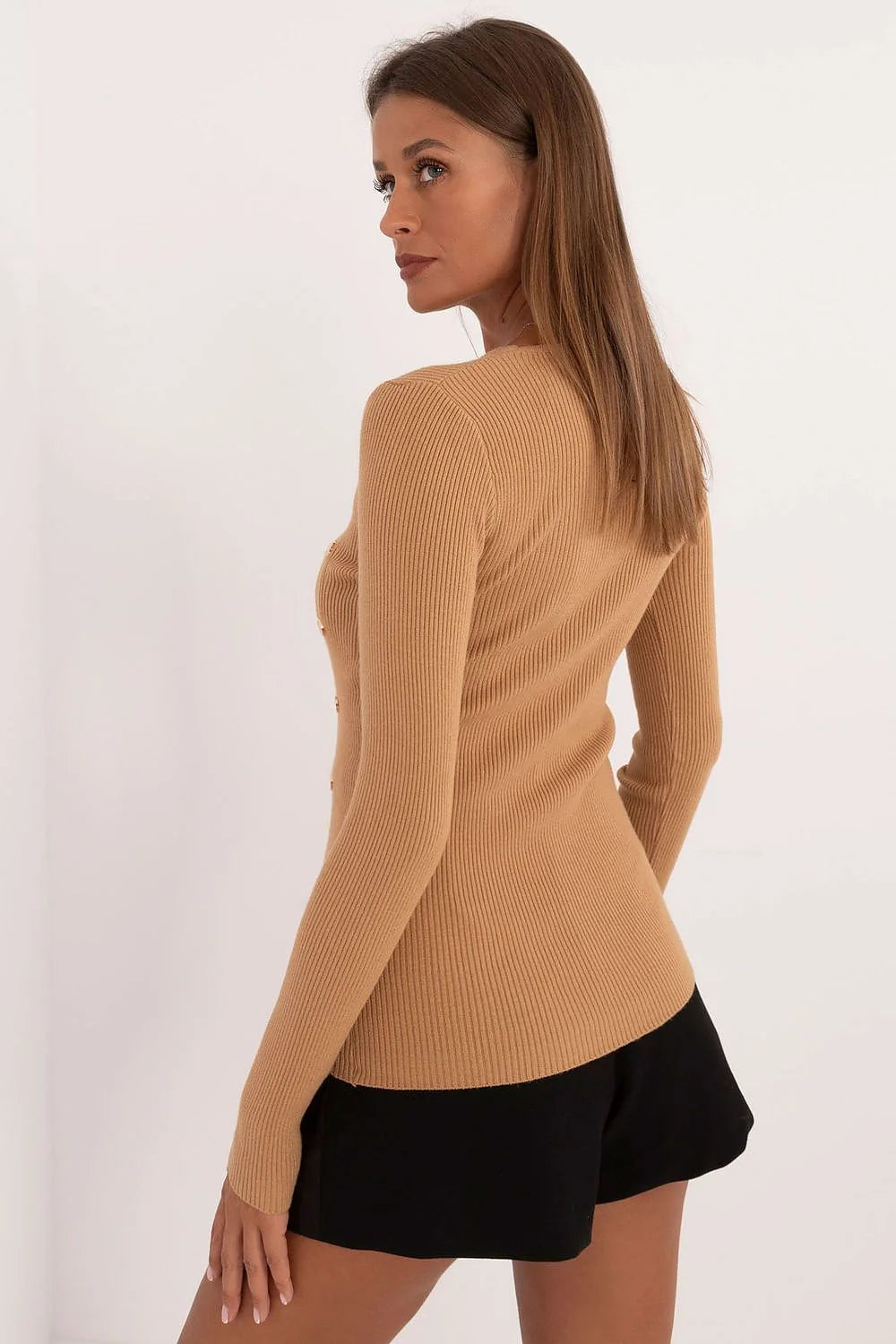 chandail féminin camel manches longues boutons décoratifs asymétriques ajusté côtelé viscose polyester polyamide confortable élégant polyvalent bureau décontracté chic