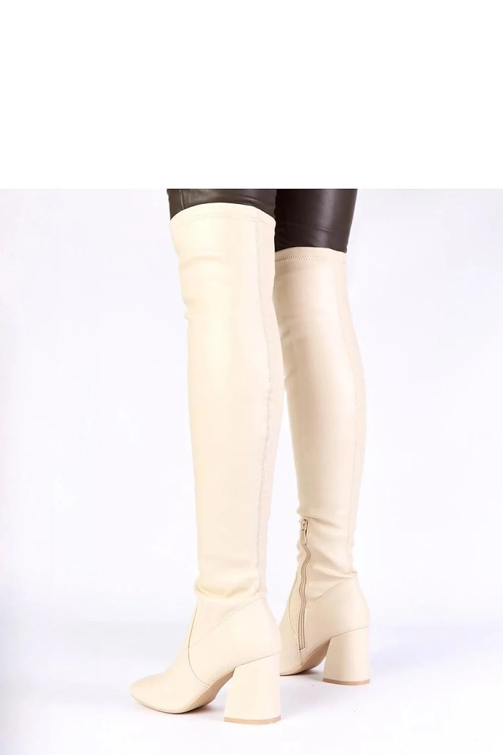 cuissardes beige cuir synthétique lisse mi cuisse fermeture éclair latérale talon carré bloc moyen bout amande doublure douce