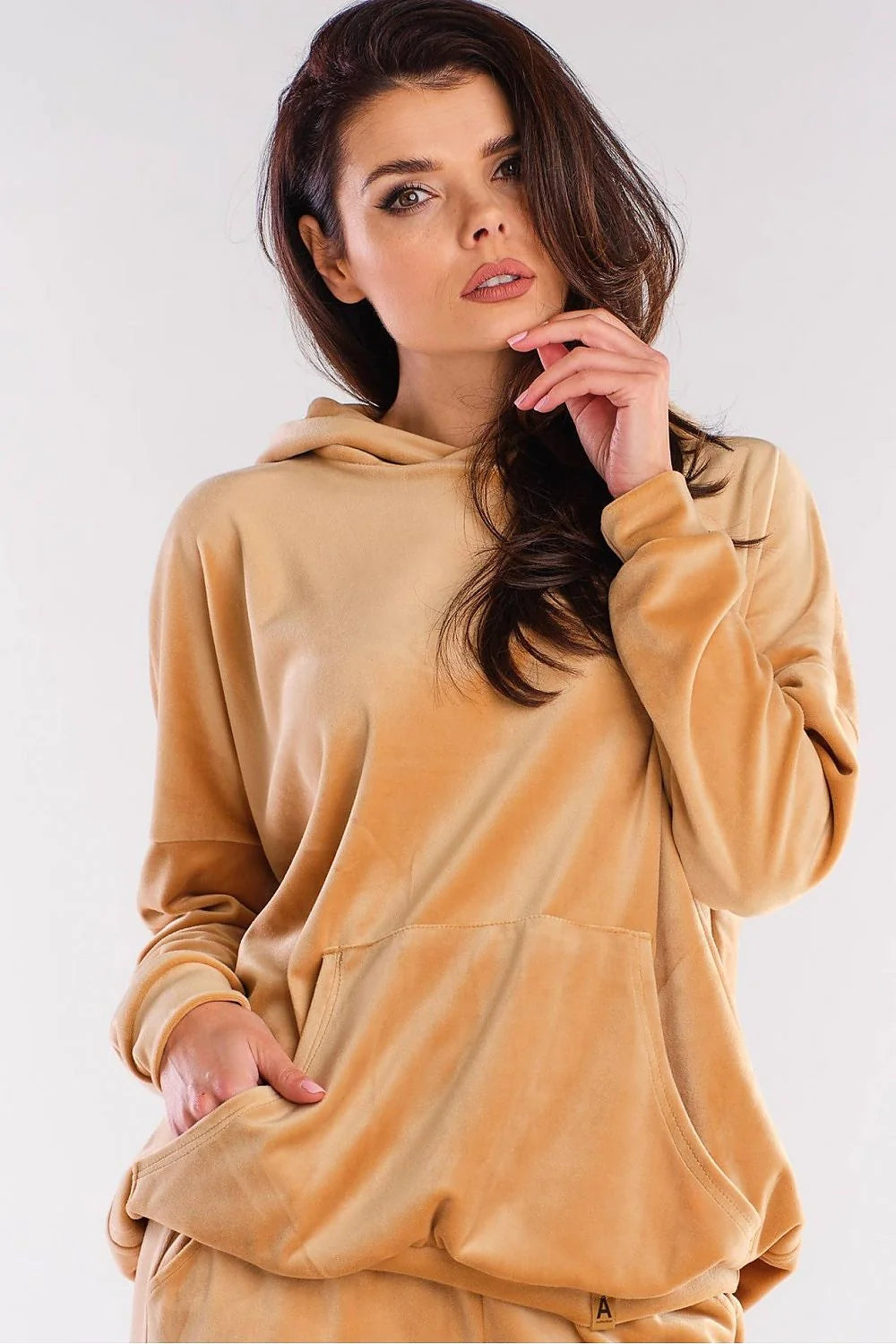Sweatshirt velours moderne beige élégant confortable capuche poche kangourou mode urbaine femmes taille libre