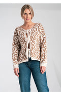 cardigan gilet femme maille douce imprimé léopard beige crème coupe ample longueur hanches col rond manches longues liens nouer