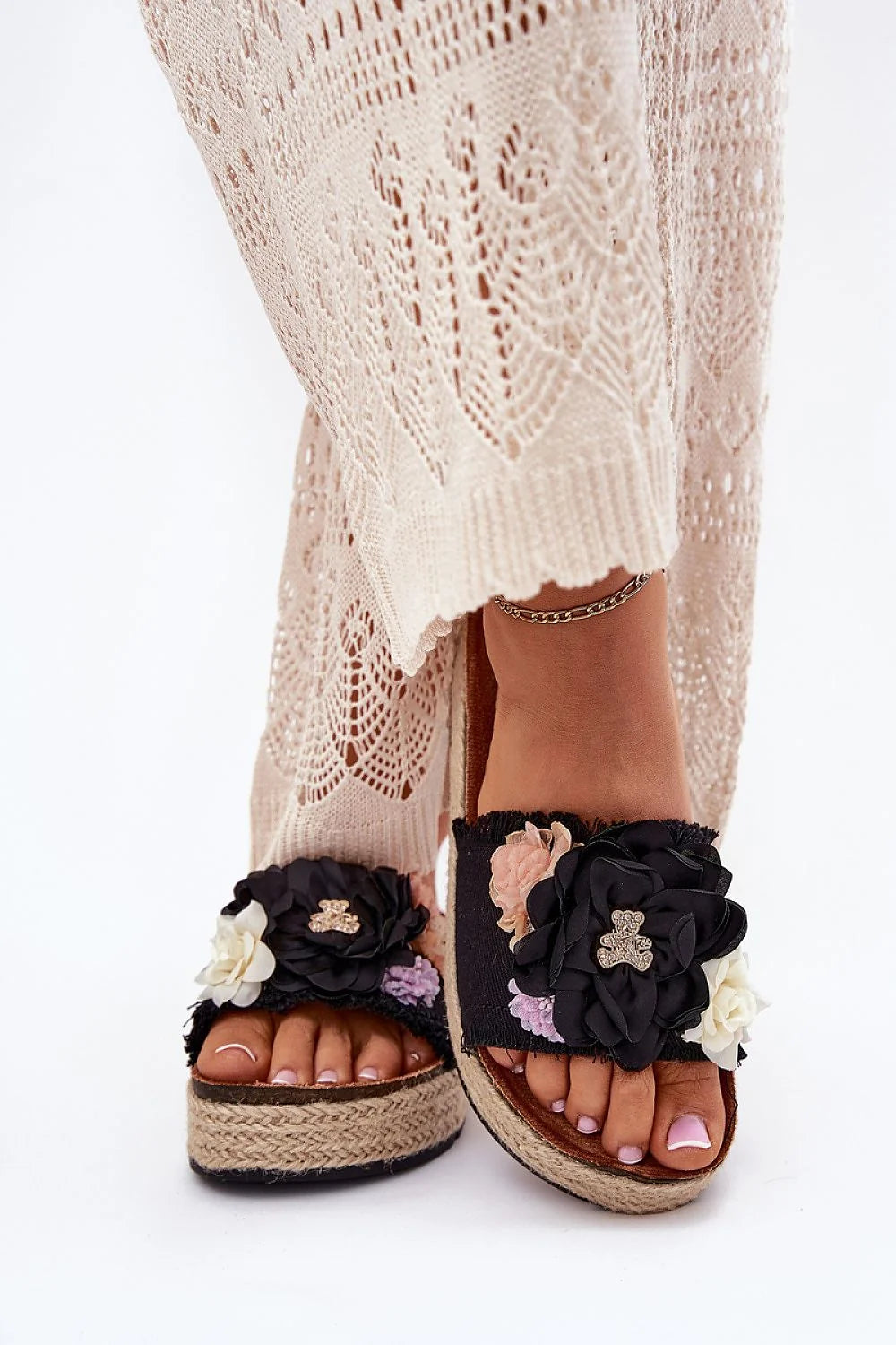 sandales plates femmes été plateforme tressée corde semelle suède antidérapante bride large toile noir fleurs multicolores bracelet cheville doré bohème