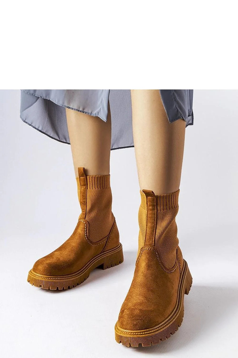 Bottines modernes élégantes pour femmes couleur marron camel cuir suédé ajustement parfait confort talon moyen