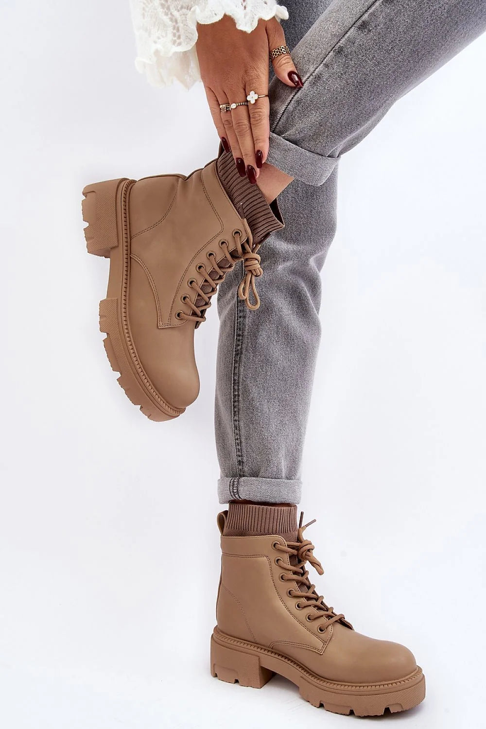 Bottes trappeur femmes cuir écologique talon massif plateforme style militaire automne hiver beige camel
