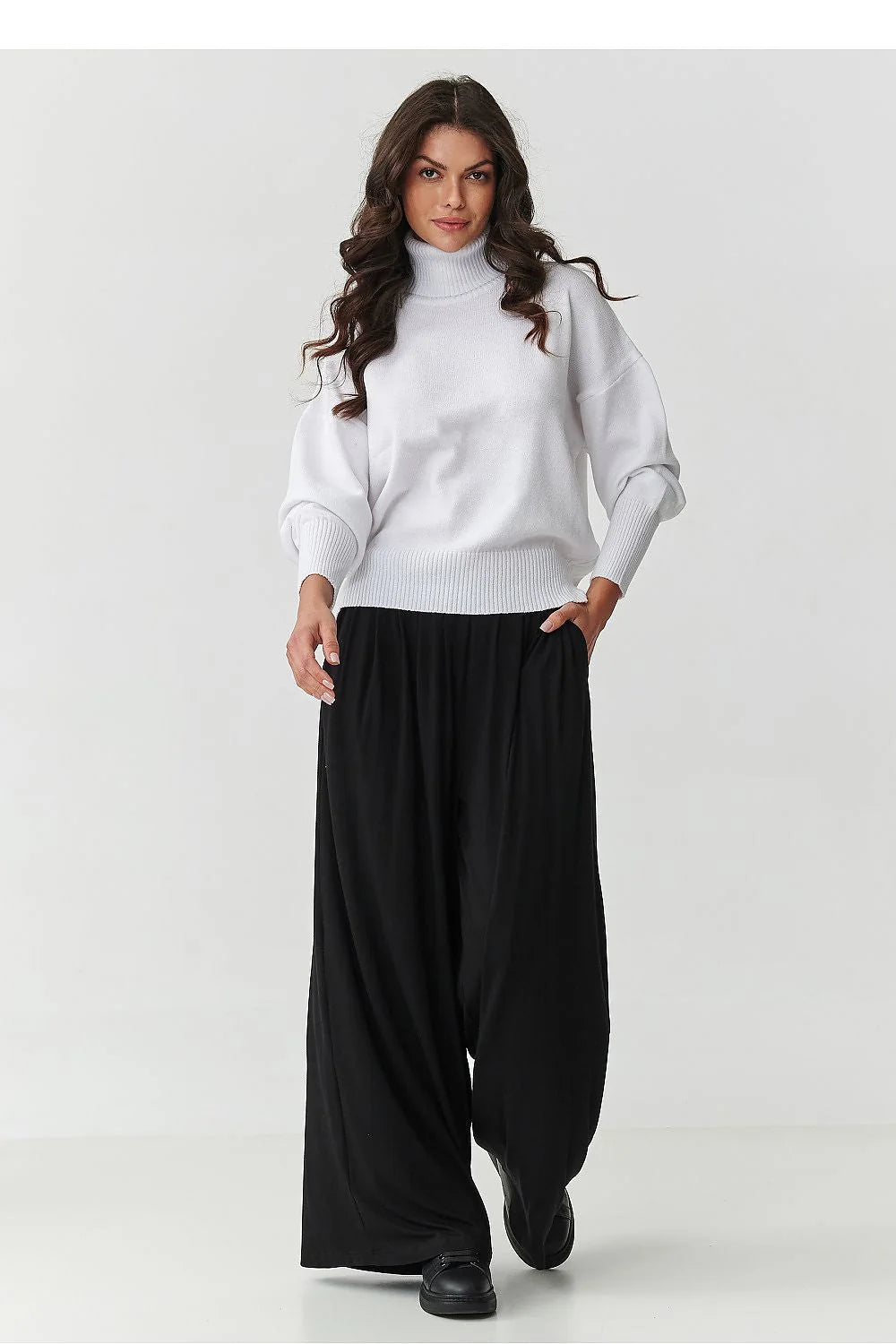 pull femme col roulé oversize court maille tricotée blanche manches longues bouffantes poignets bordcotes viscose PBT nylon doux