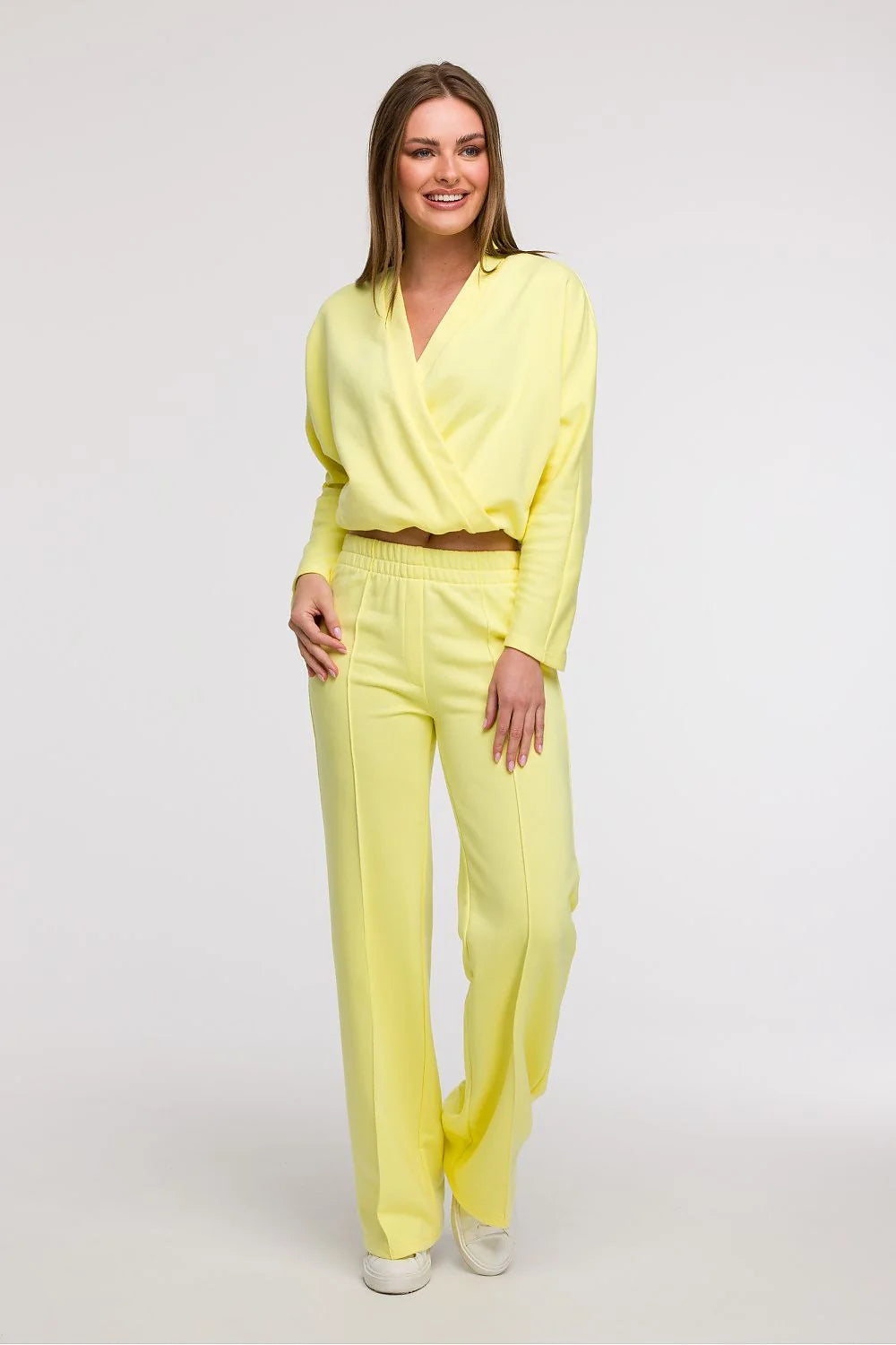 pantalon survêtement femme jaune pastel polyester léger fluide coupe droite large taille haute élastique coutures verticales finitions soignées élégant décontracté