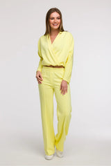 pantalon survêtement femme jaune pastel polyester léger fluide coupe droite large taille haute élastique coutures verticales finitions soignées élégant décontracté