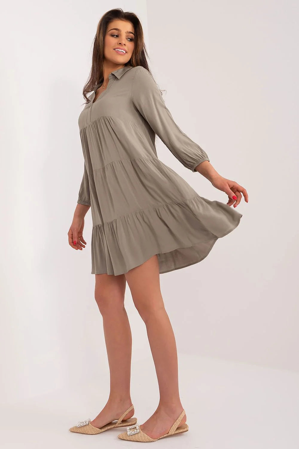 Robe de jour Sublevel féminine décontractée été 2023 manches trois-quarts col classique beige taupe matière légère ruffles