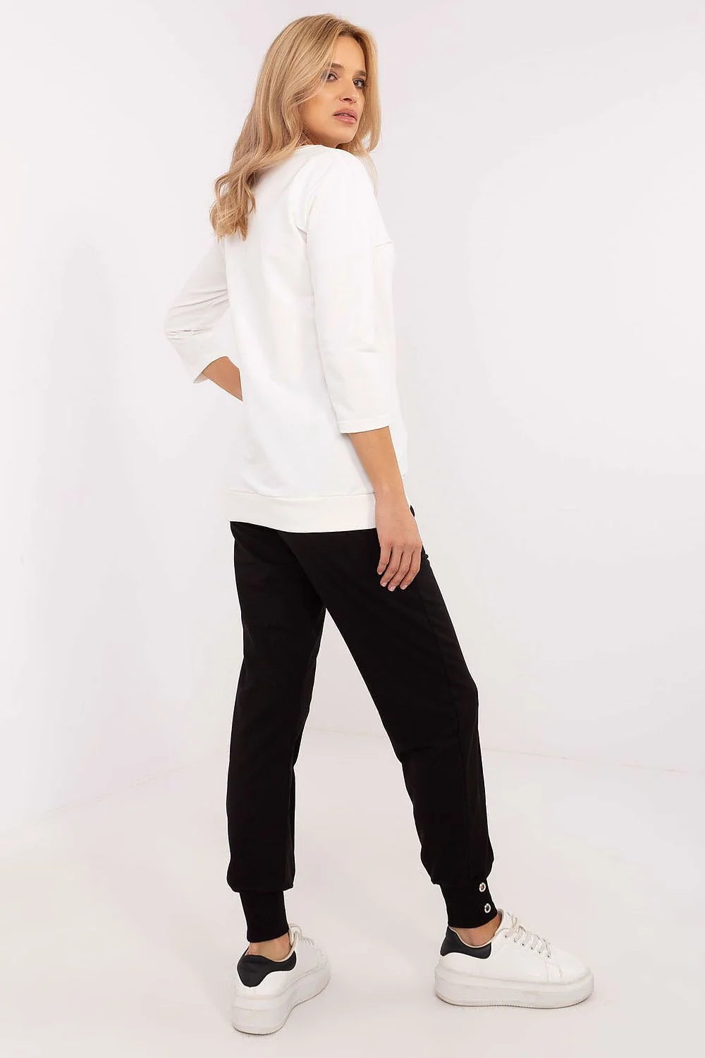 ensemble casual femme sweatshirt blanc ourson relief manches longues ample boutons pressions pantalon jogger noir fuselé chevilles élastiquées