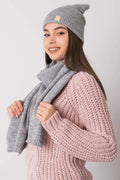 Ensemble d'hiver pour femme bonnet écharpe pull acrylique 100% mode urbaine style classique couleur grise rose pâle Pologne