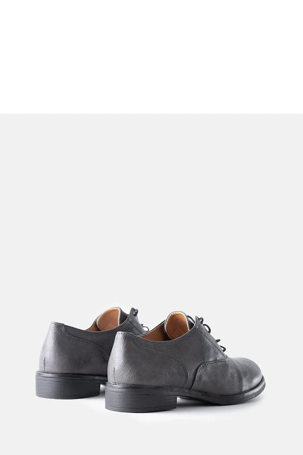 Chaussures basses Solea en simili cuir grises classiques Oxford fermeture lacets œillets métalliques coupe basse bout rond talon carré semelle caoutchouc confortable durabilité femmes