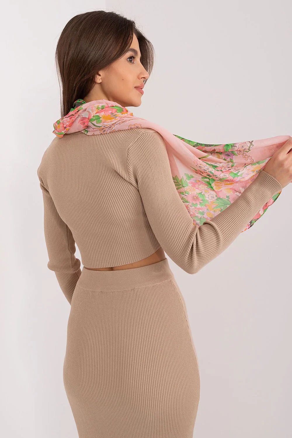 Écharpe femme motif floral couleur rose pastel fleurs vives longueur 188cm largeur 64cm viscose 100%