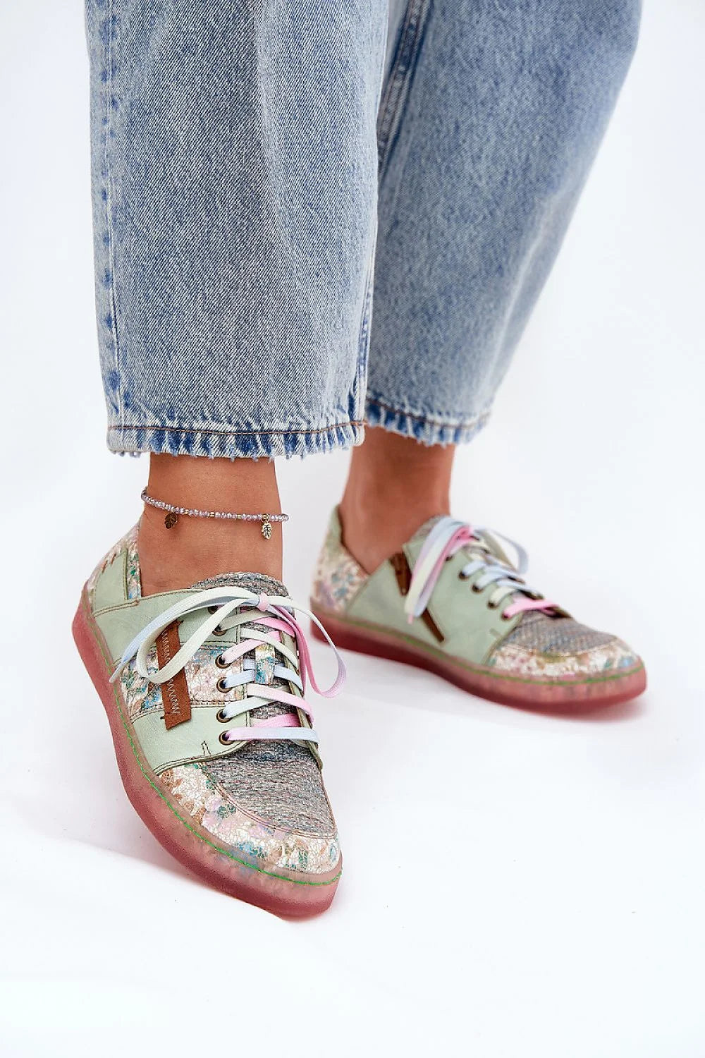 Chaussures basses pour femmes style multicolore cuir et tissu pastel asymétrique confortable occasion quotidienne mode audacieuse