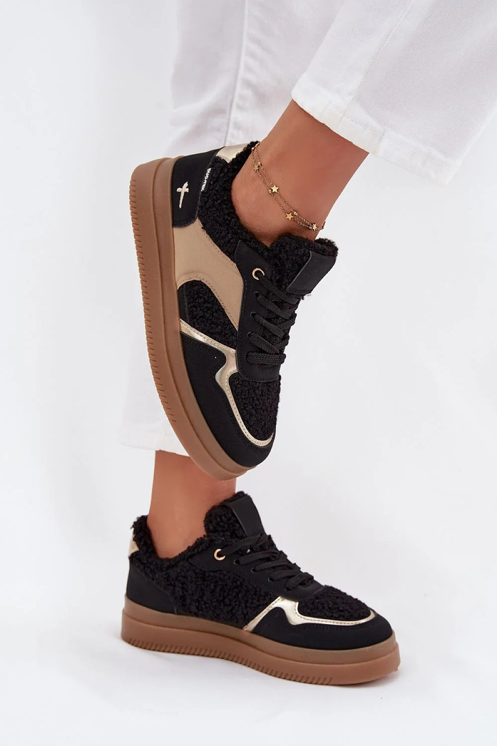 baskets femmes plateforme compensée semelle haute stabilité doublure fourrure mouton tige peluche cuir écologique lacets ajustables chauffantes confortables style urbain