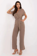 Combinaison pour femme élégante style moderne manches courtes encolure V croisée couleur taupe matériau coton lin femmes