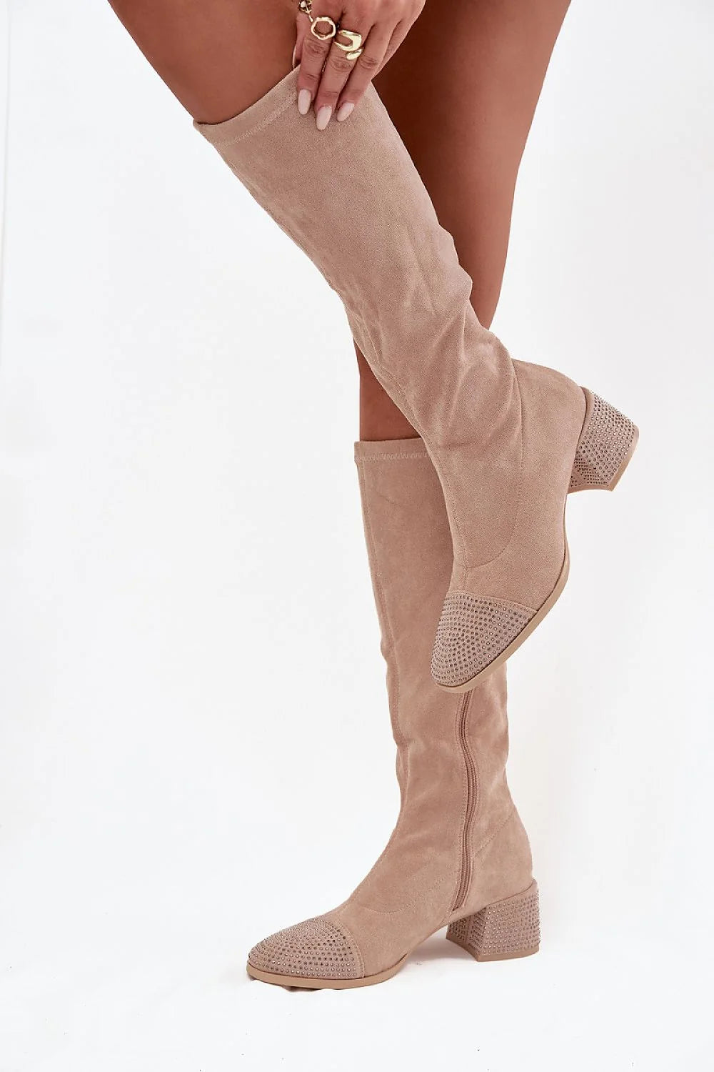 bottes suédine écologique beige mi mollet tige froncée extensible bout arrondi talon bloc zircons brillants doublure peluche confort