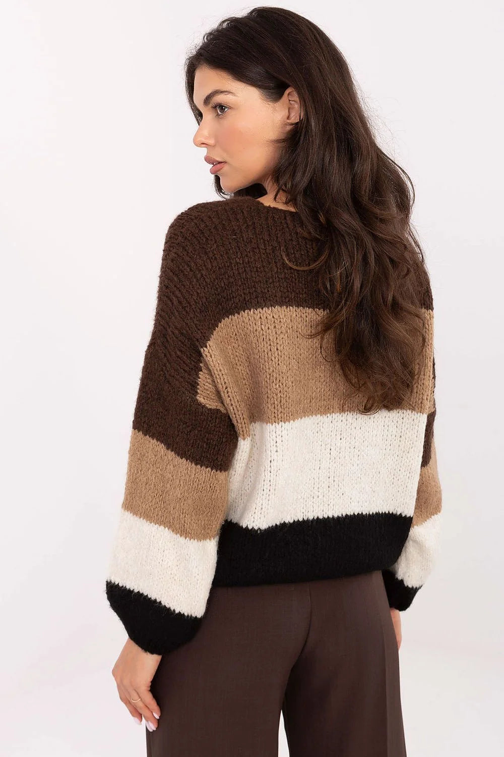 pull femme oversize rayures colorblock marron camel écru noir grosse maille tricot épais moelleux encolure V manches ballon resserrées poignets