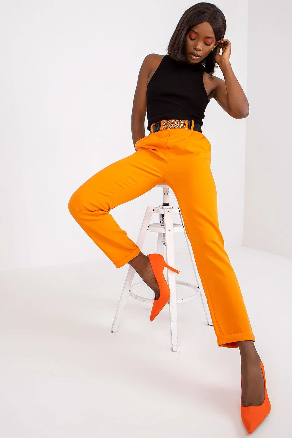 Pantalon femme haute taille élastique ceinture dorée orange vif polyester elasthanne mode moderne occasion semi-formelle