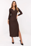 robe soirée crayon midi marron chocolat moulante viscose polyester manches longues col arrondi décolleté cœur broche dorée fente latérale haute