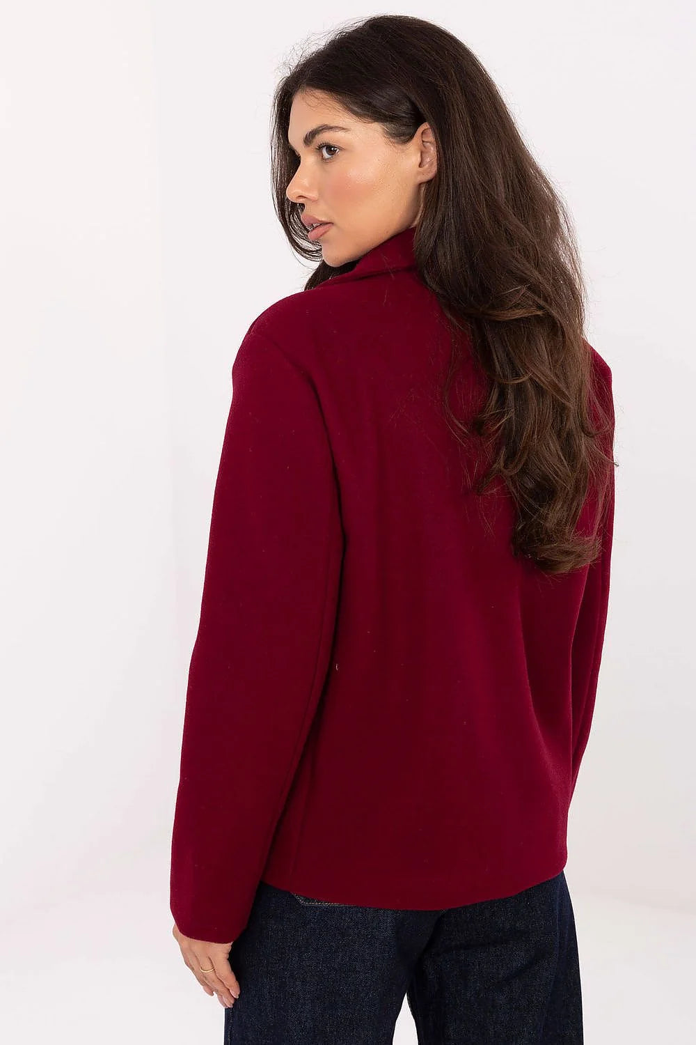 manteau blazer court femme bordeaux double col tailleur poches coupe droite hanches tissu structuré lainé manches longues boutons assortis élégant