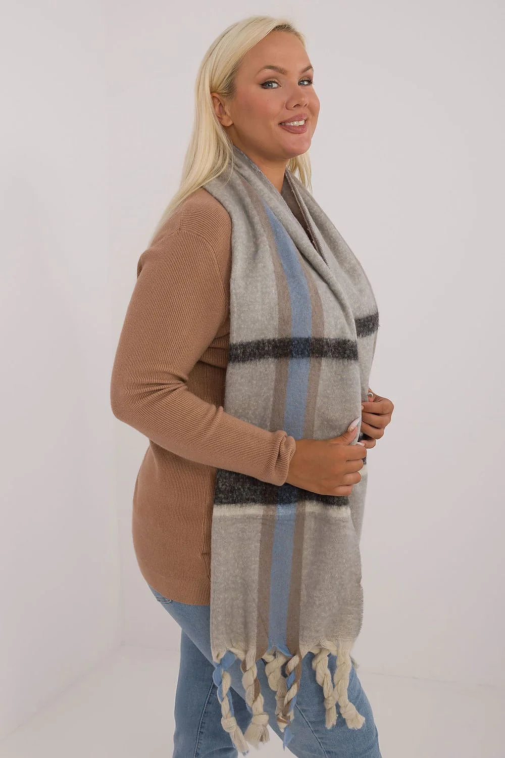 Écharpe femme élégante motif carreaux gris bleu brun noir franges torsadées longueur 180 cm polyester