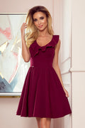 Robe de cocktail bordeaux polyester élégante sans manches ajustable soirée chic femme raffinement moderne