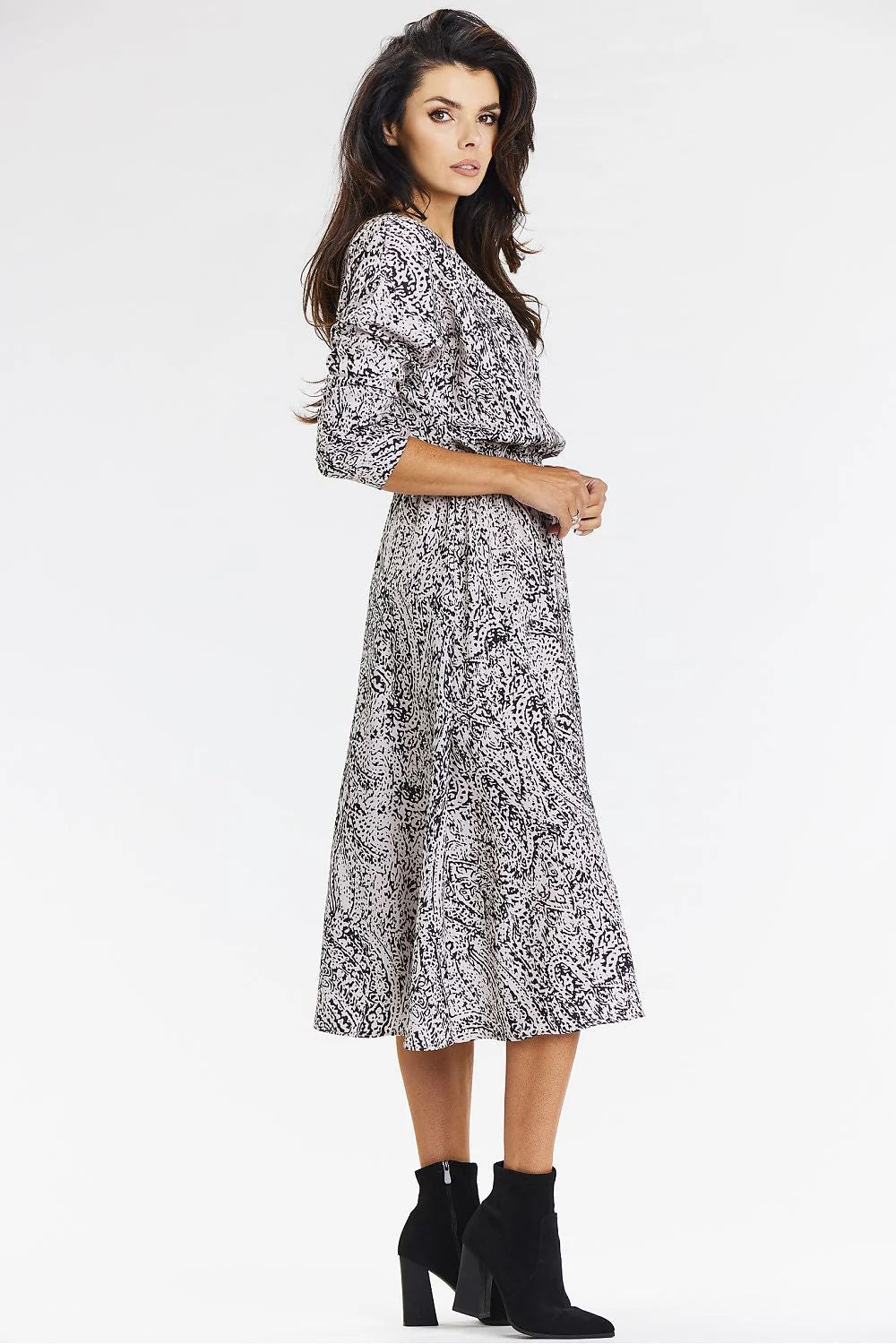 Robe de jour style fluide élégante pour femme manches longues encolure V tissu de qualité motif noir et blanc